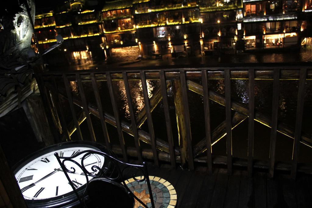 Fenghuang 1St Apartment Fenghuang County Exterior photo